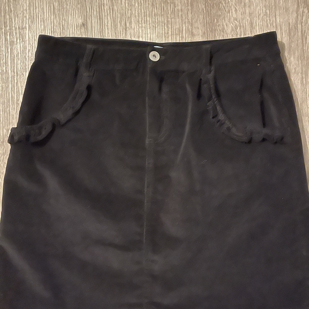 Cece black velvet skirt